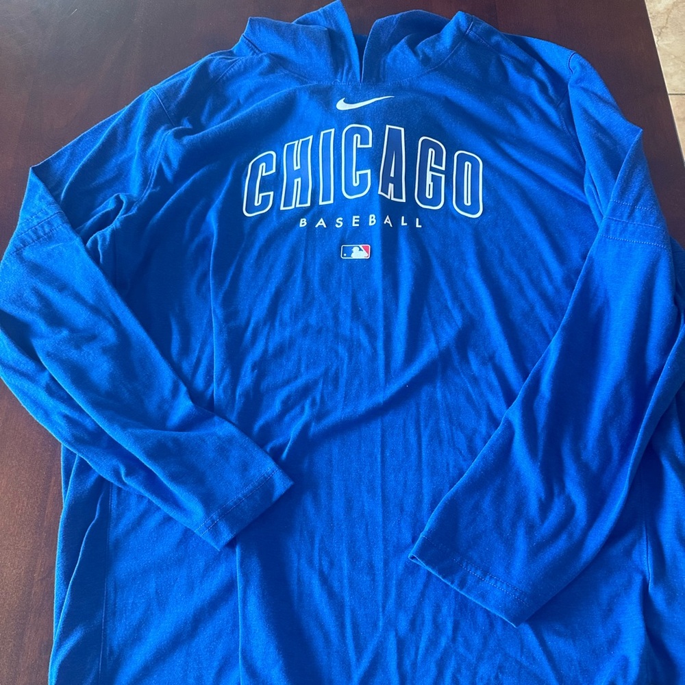 Chicago Cubs Mens Nike XL long sleeve hooded tee.